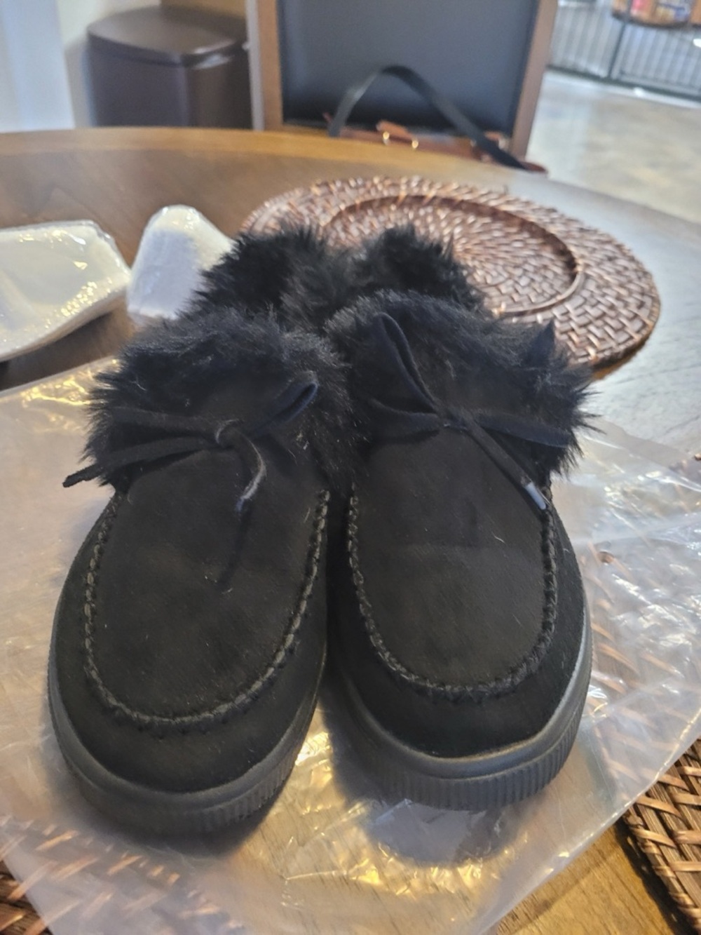 Women’s Faux Fur-Lined Moccasin /Loafers- Black
